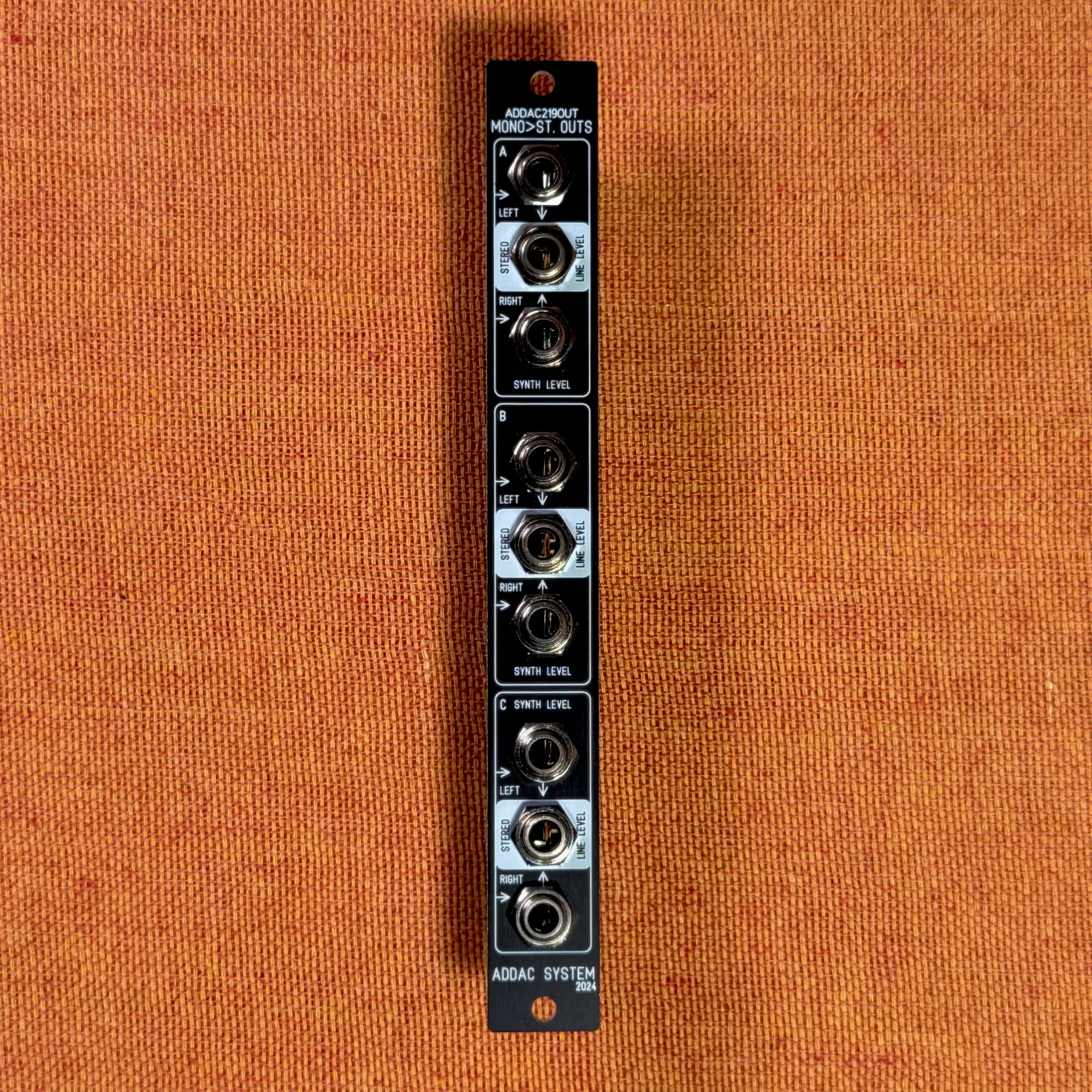 ADDAC System: ADDAC219OUT Dual Mono > Stereo