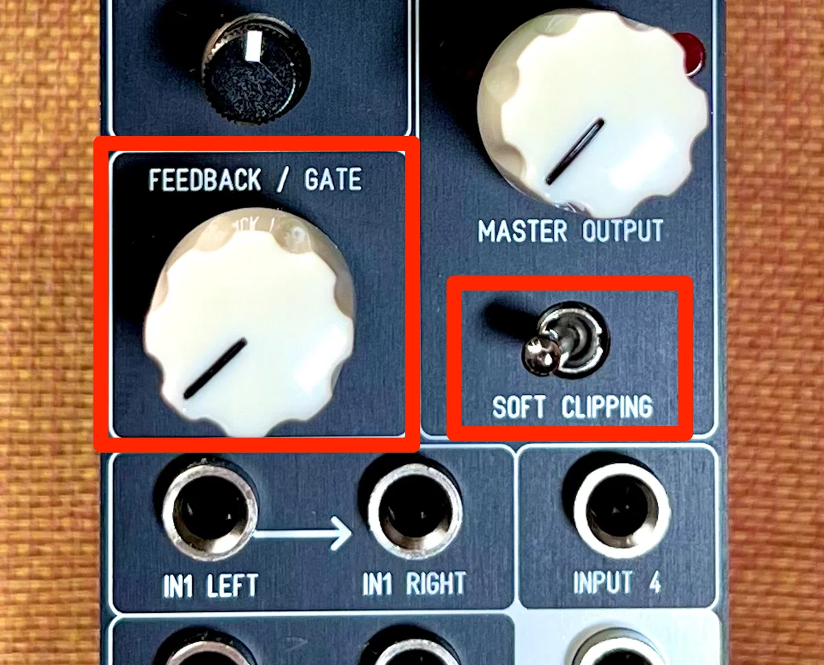 フィードバック・ゲートノブとソフトクリッピングスイッチの写真