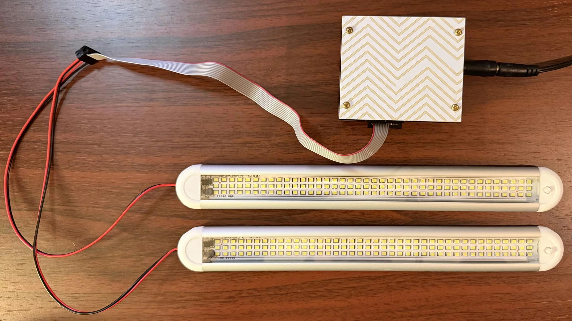 写真:ライトを光らせようとしているところ