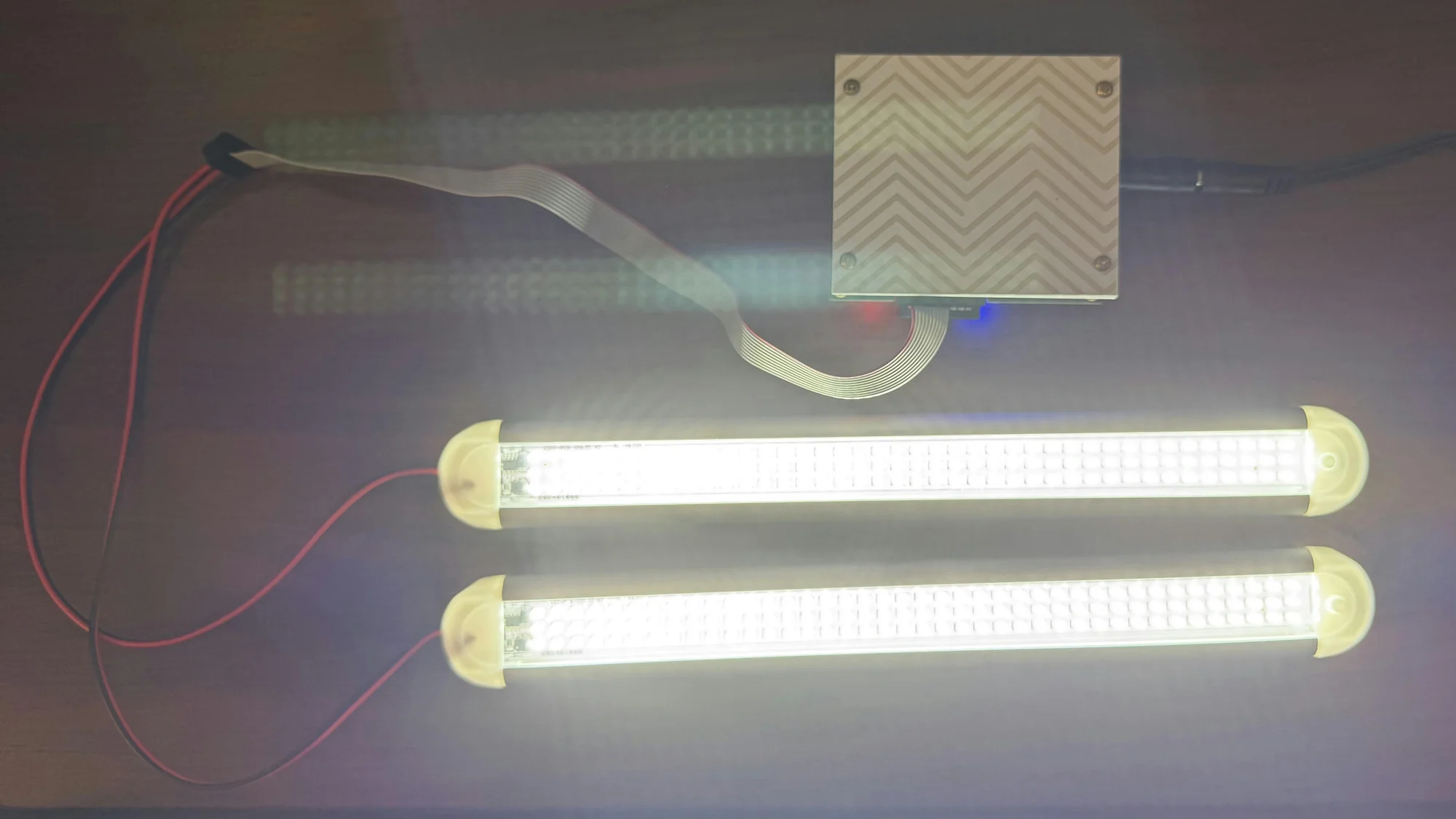 写真:ライトが光っているところ