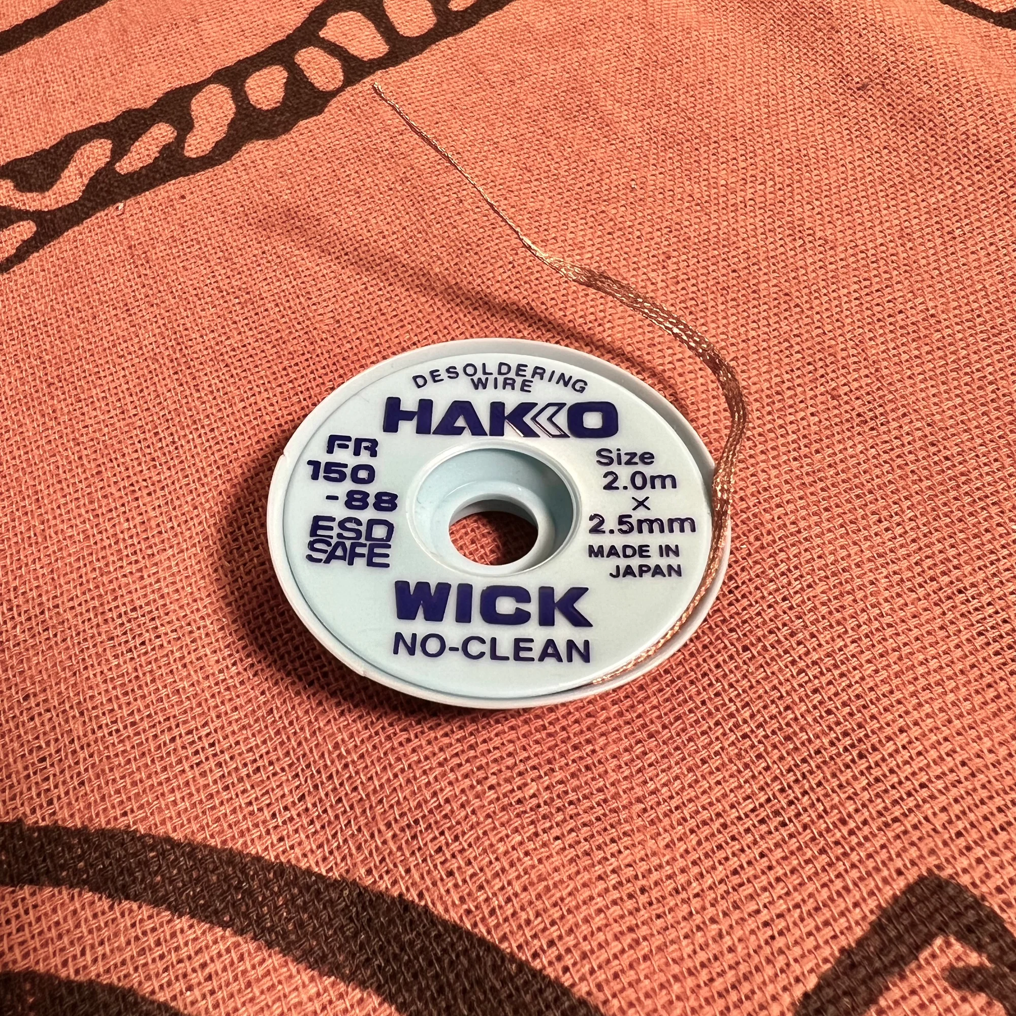 写真:はんだ吸い取り線