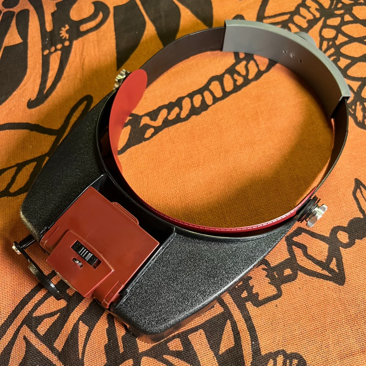 写真:ルーペ付きヘッドバンド