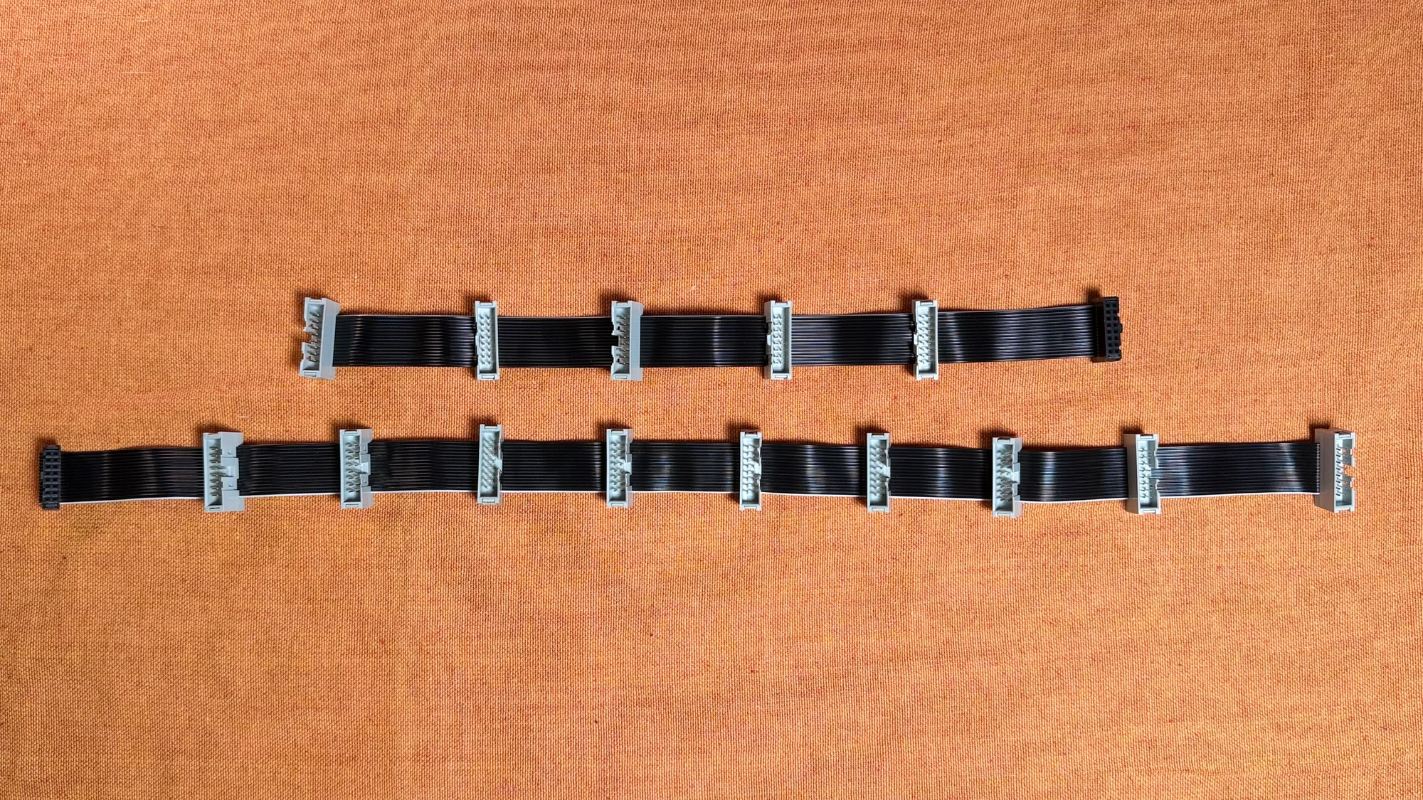 両ケーブルを並べた写真