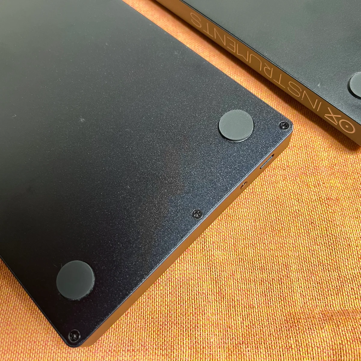 写真:通常版／Black Edition