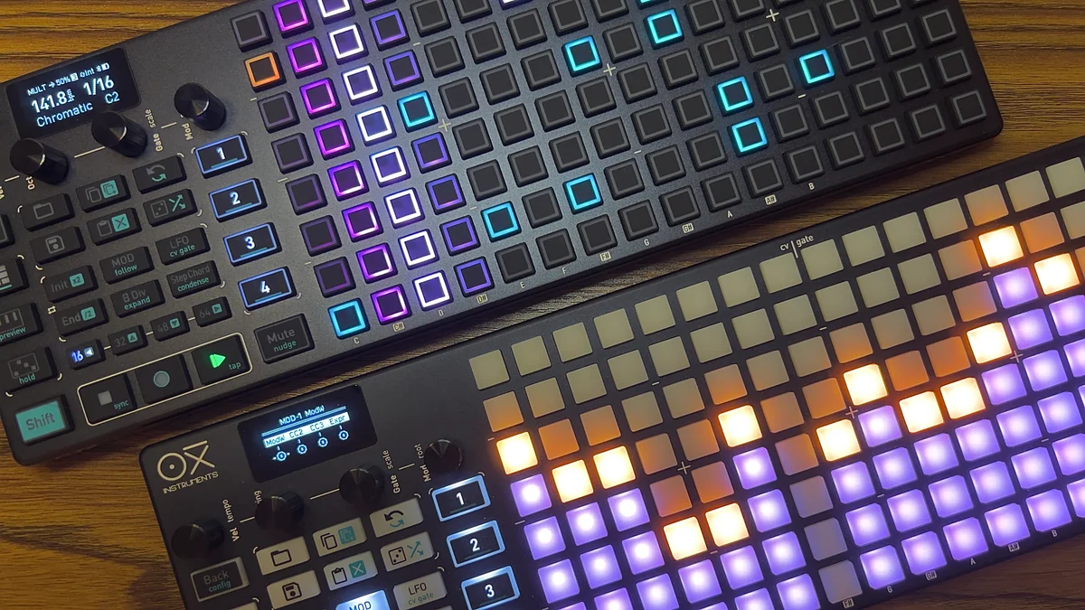 OXI ONE WhiteとBlackの写真