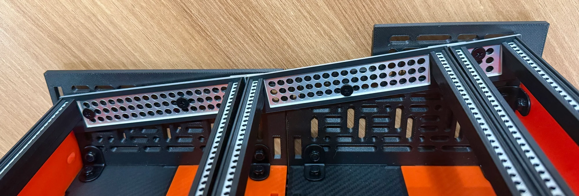 Example of outer box and rail attachment 3